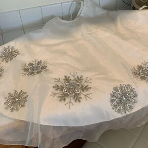 Tree skirt cream with beads and sheer